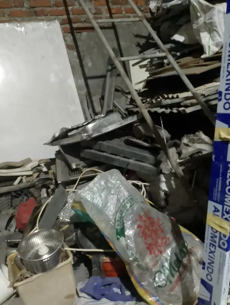 Di cari dan di belli barang bekas seperti aluminium