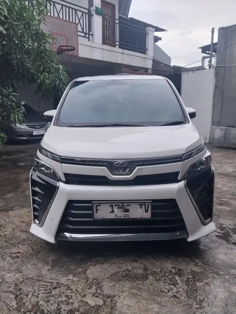 Toyota voxy tangan ke 2 dari baru