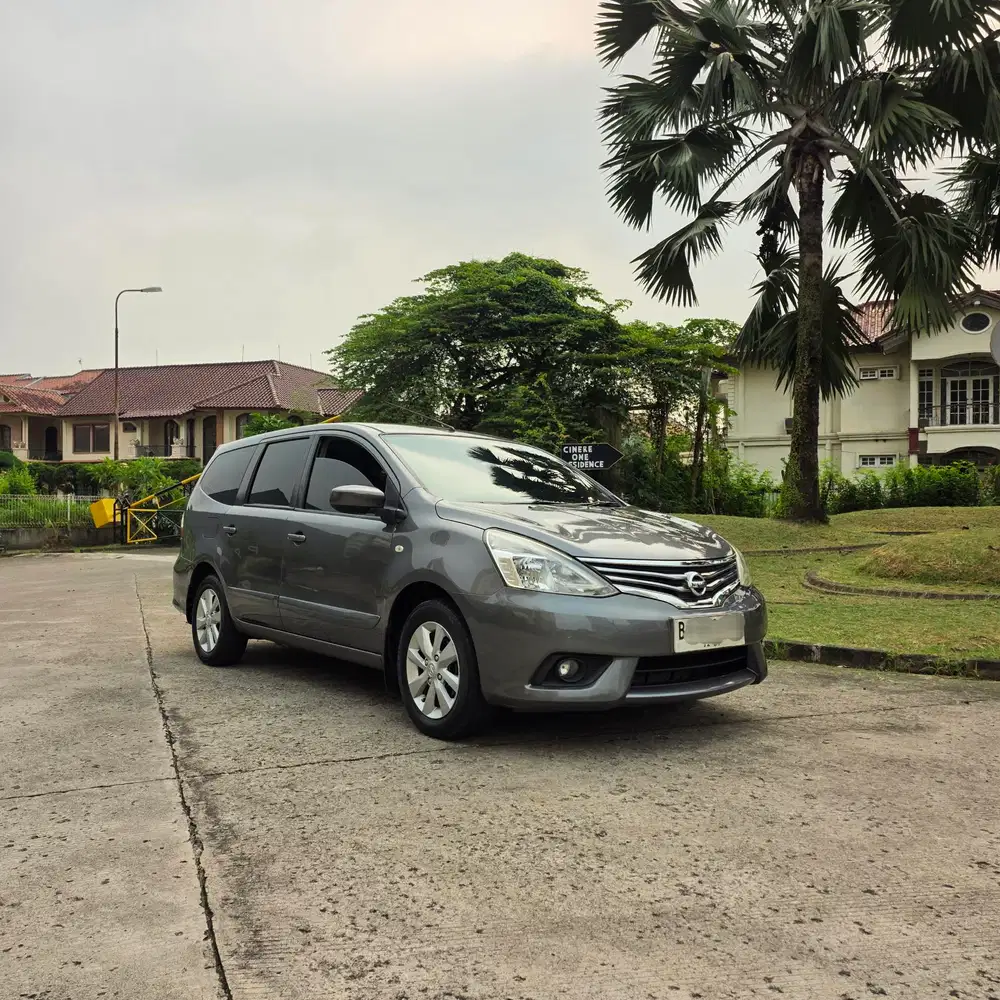 Nissan Grand Livina XV AT 2014