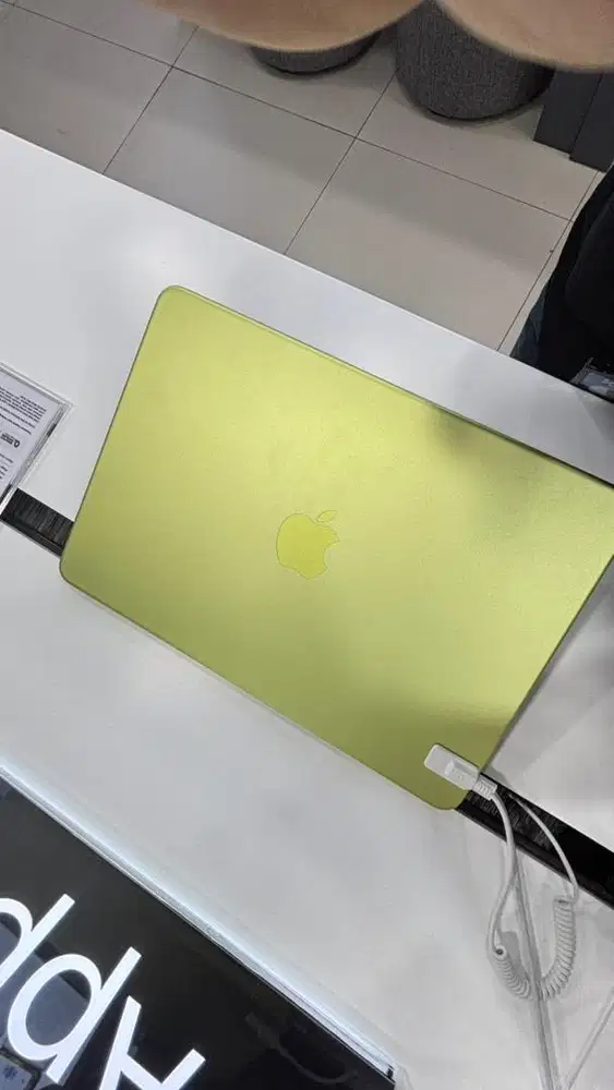Mcbook neo cytrus 256gb