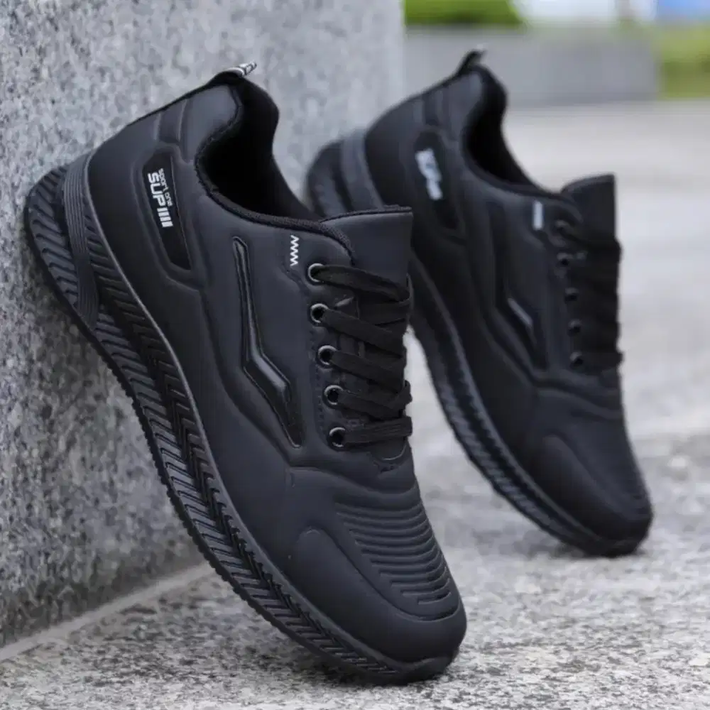Gio Saverino Sepatu Sekolah Hitam Pakai Tali Joker.