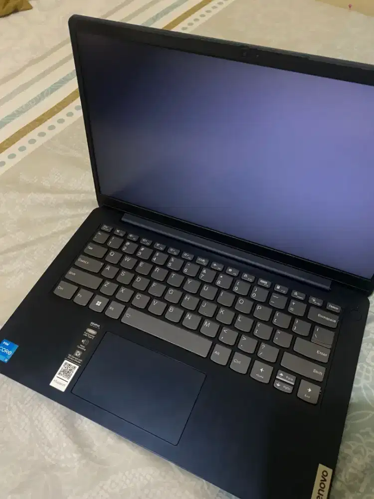 Leptop Lenovo Ideapad Slim 3