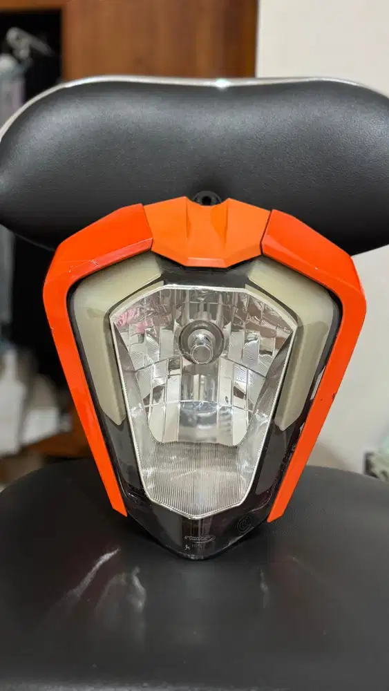 Lampu Depan KTM Duke 250 Original Bekas – Kondisi Bagus & Siap Pakai