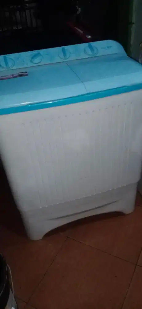 mesin cuci Polytron 8 kg
