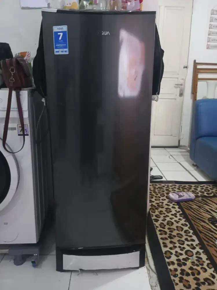 DIJUAL KULKAS Tdk DINGIN MERK AQUA BEKAS