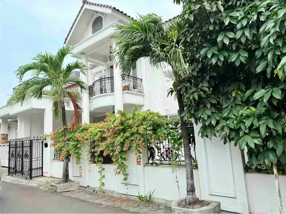 Rumah mewah bangunan baru renovasi semi furnished hook 2 lantai di galaxy bebas banjir