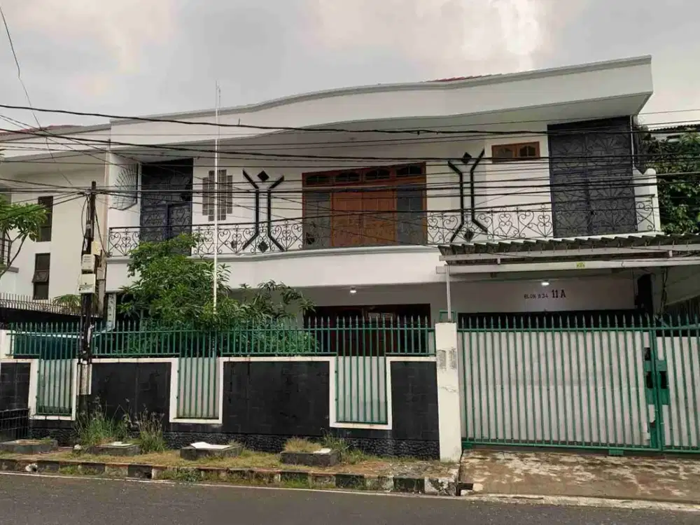Rumah besar usaha jalan utama 2,5 lantai row jalan 3 mobil siap huni dan rapih disewakan lokasi strategis Sunter Jakarta utara