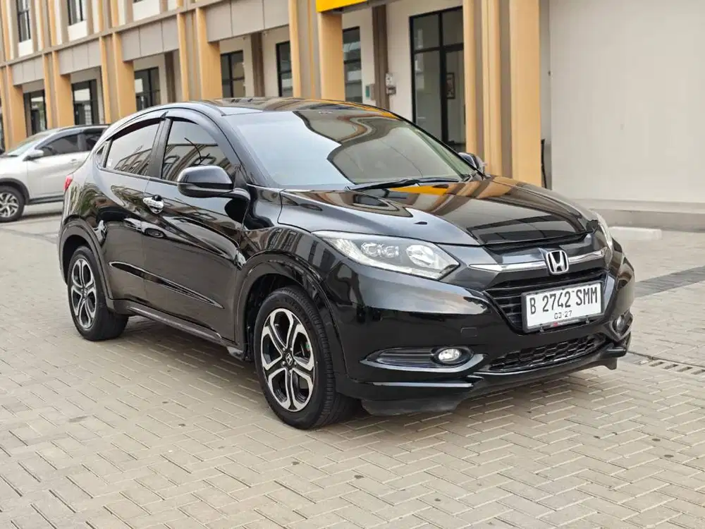 HR-V 1.8 Prestige AT 2017 Low KM Pajak Panjang Mulus Siap Pakai