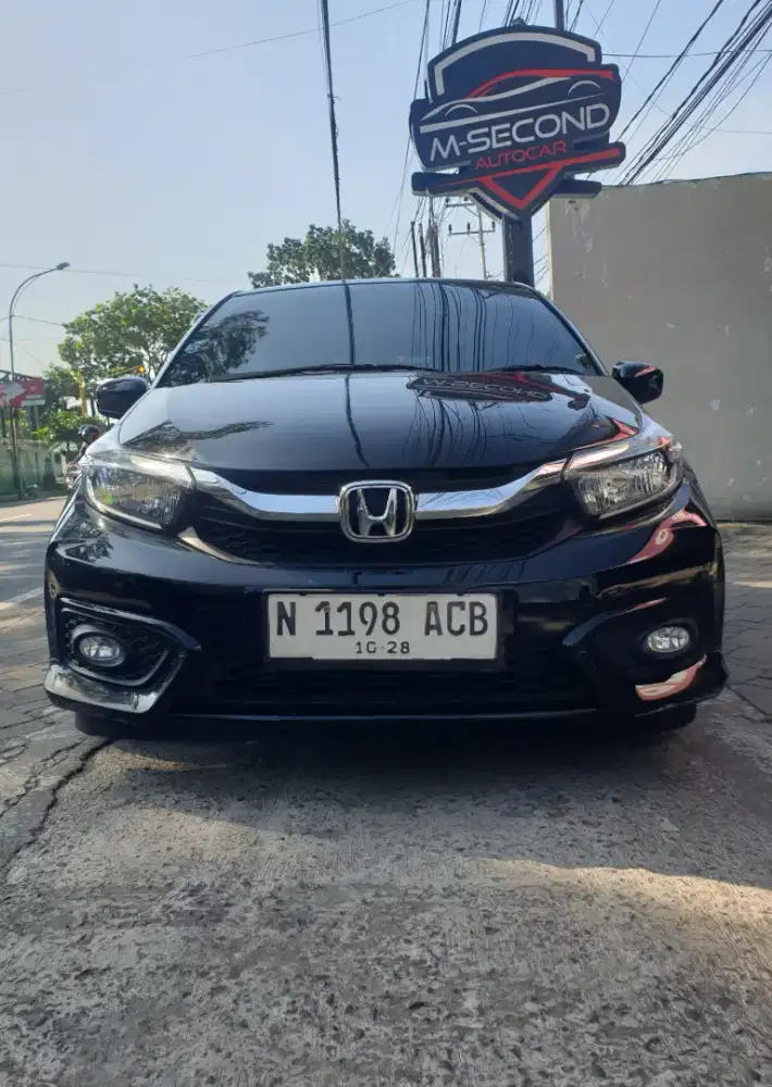 Honda Brio Satya New E 1.2 CVT 2023 Hitam Kilometer 10ribu Perak