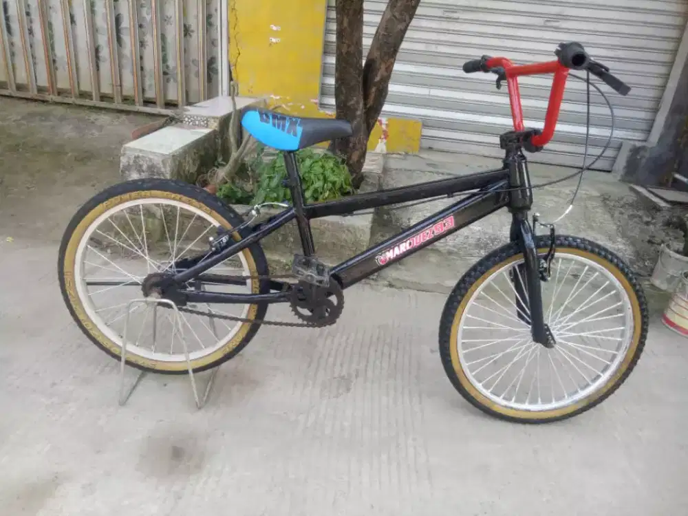 Sepeda BMX anak ukuran 20.