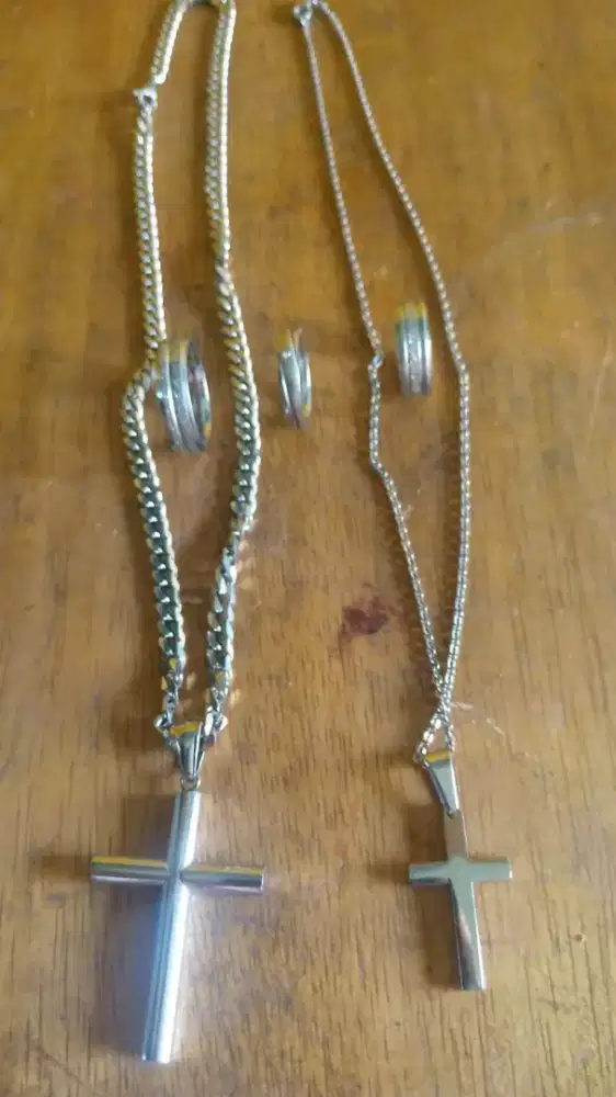 Dijual aja kalung 2 dan bandul , cincin 3