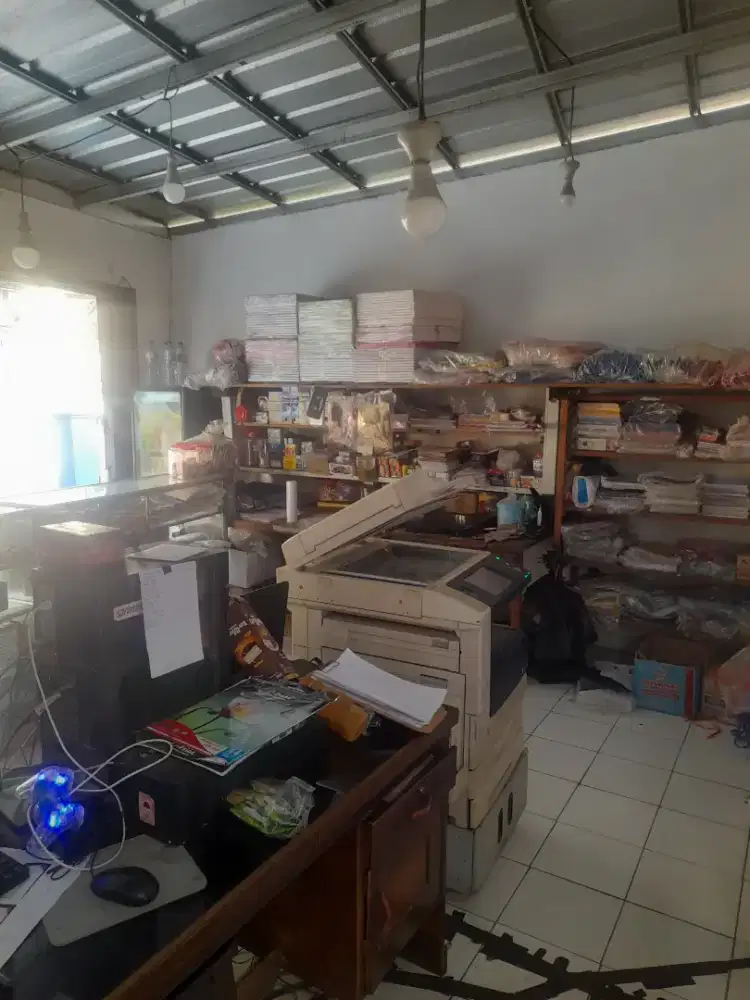 pegawai toko fotocopy dan atk