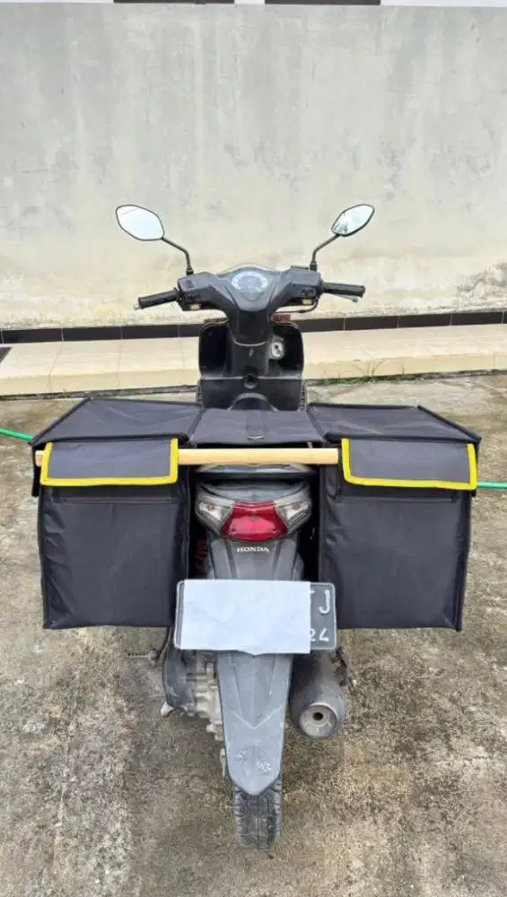 Kurir sepeda motor