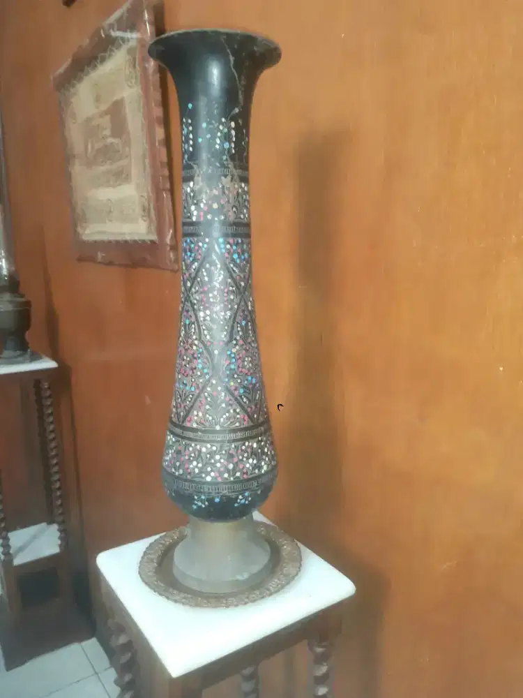 vas kuningan ukir
