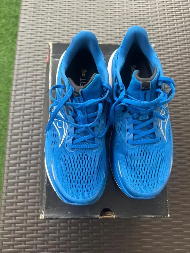 Sepatu running Saucony