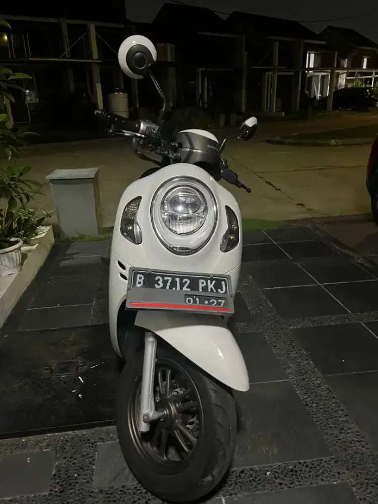 Dijual Scoopy prestige warna putih 2021