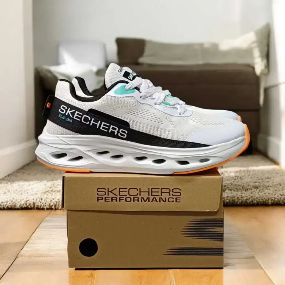 Sepatu sneaker Skechers terbaru