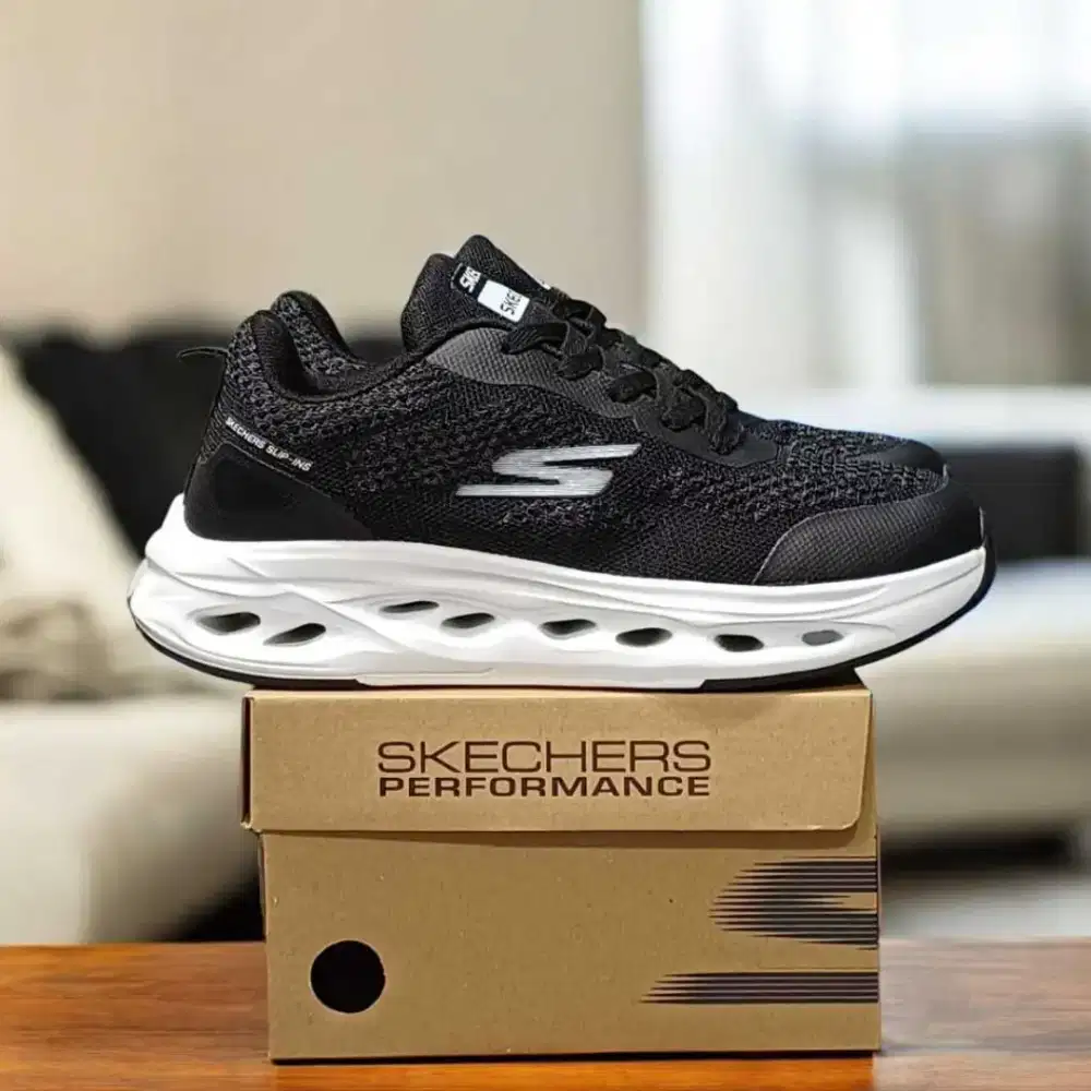 Sepatu sneaker Skechers 01