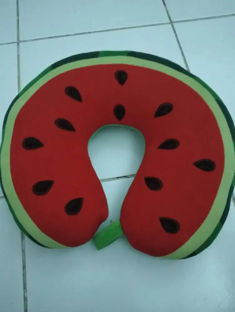 Bantal leher semangka