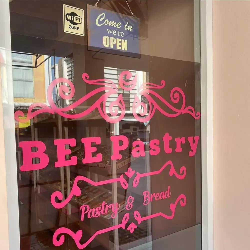 Pegawai Toko Bakery