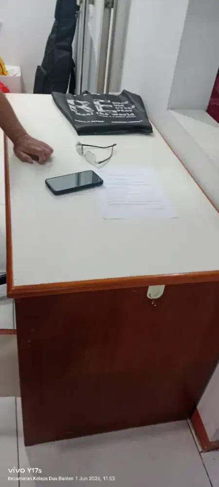 Dijual meja kayu asli... Karena mau pindahan harga 700,000