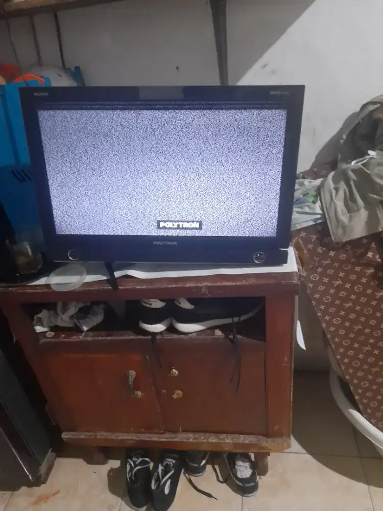 Tv lcd polytron 24 inch