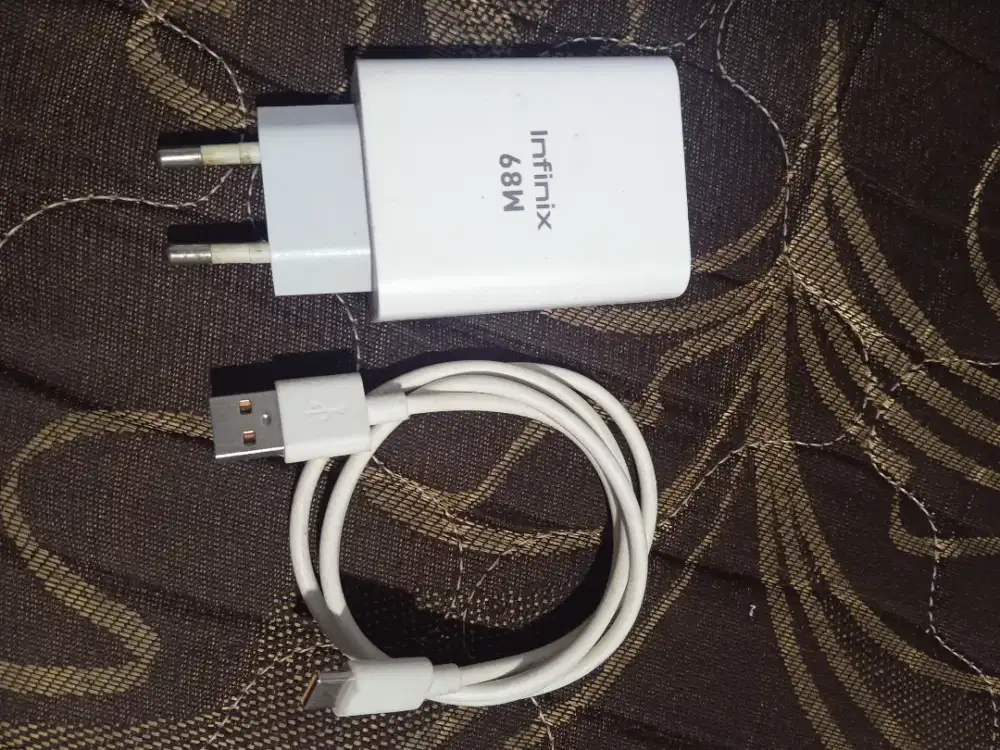 Jual aja nih charger infinix 68 Watt  harga 150 RB lokasi petukangan