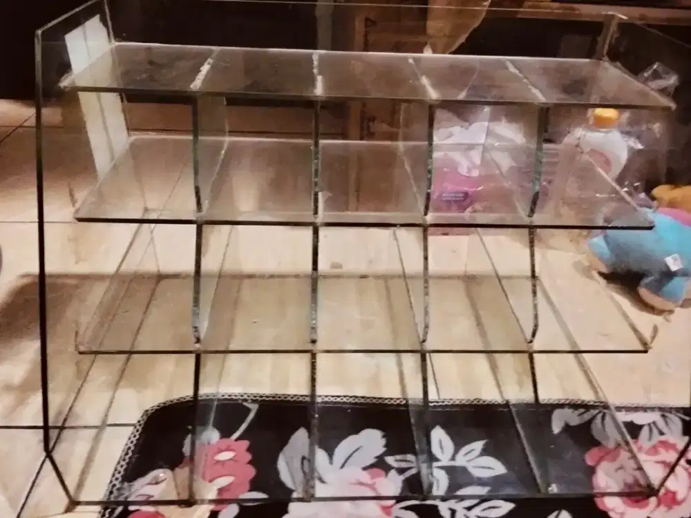 Etalase kaca buat jajan