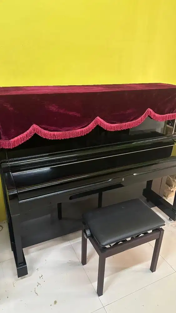 Piano Yamaha U1H Like New
