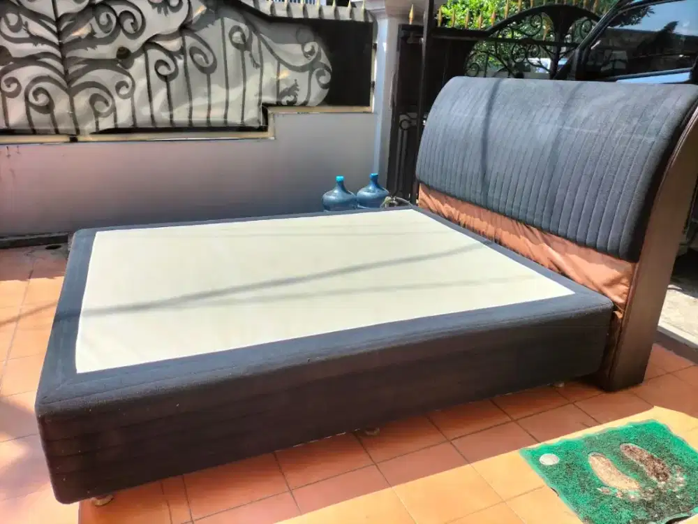 ranjang dengan springbed spring air ukuran 160x200