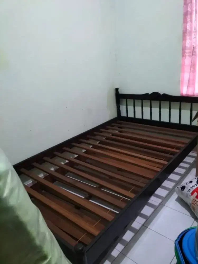 ranjang susun kayu dengan roda, tanpa kasur