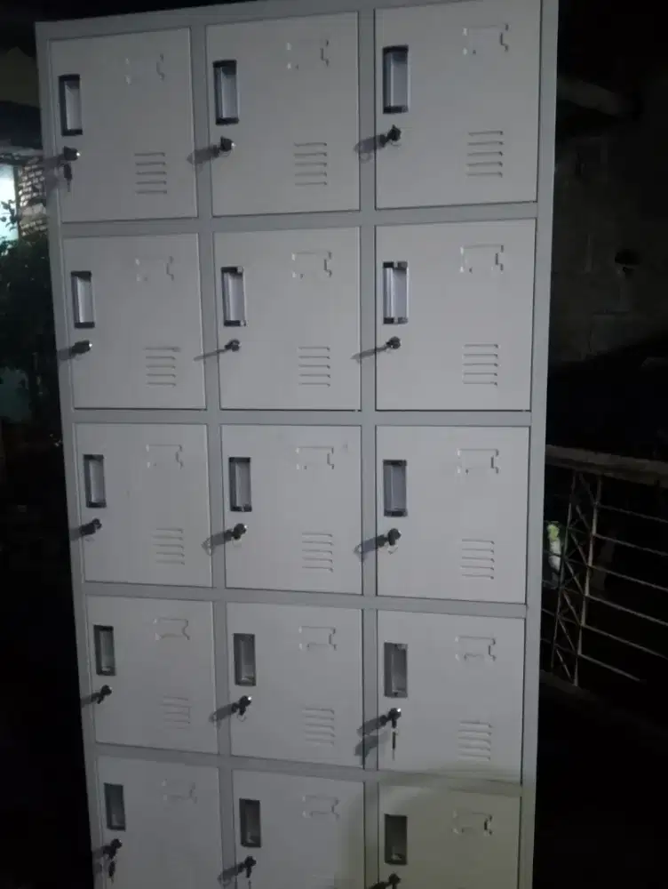 Loker Besi 15 pintu Merk Sapporo Second Bagus
