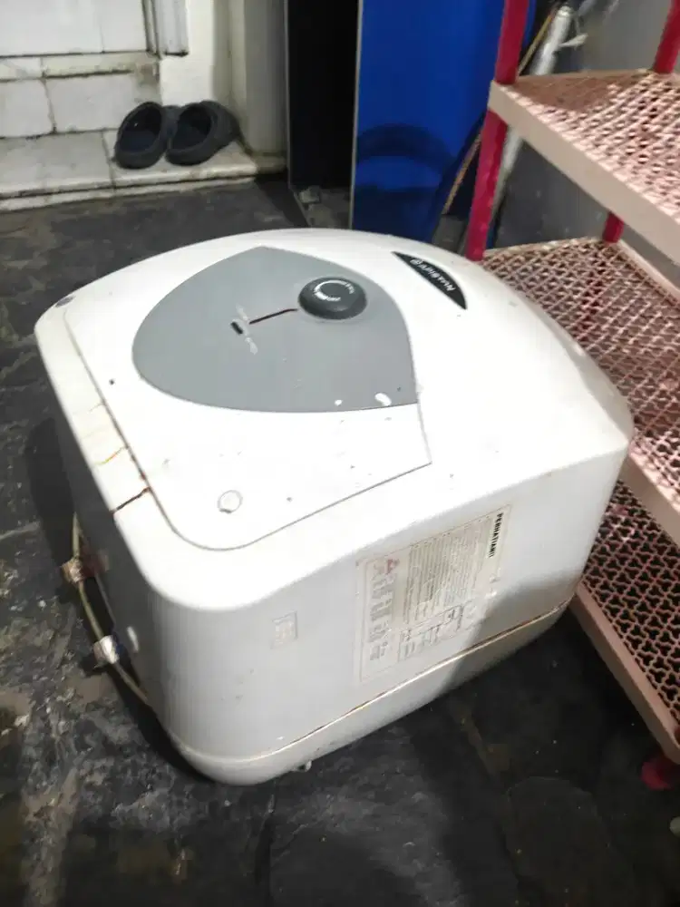 Water heater Ariston bekas
