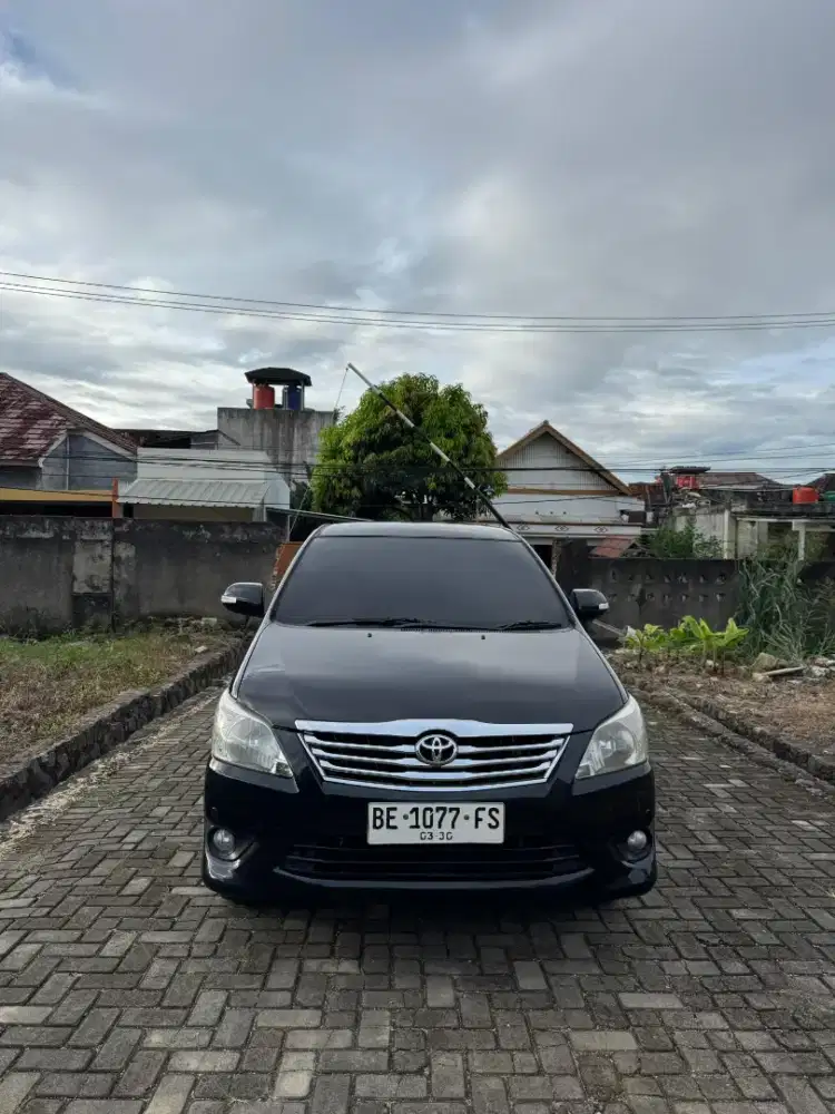 Innova V 2012 Diesel MT