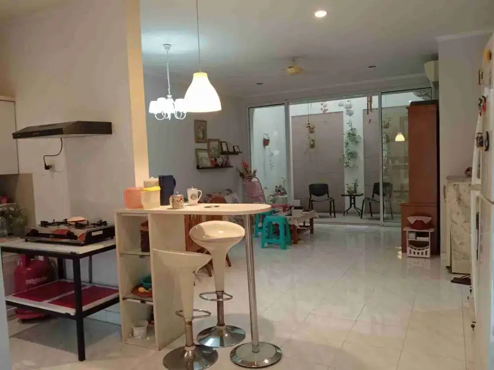 Dijual Rumah Rapi Elegan di Lippo Central