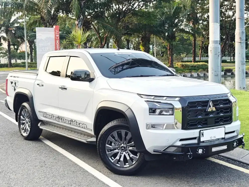 2rbKM Mitsubishi Triton 2025 Ultimate Double Cabin 4x4 Diesel AT 2023