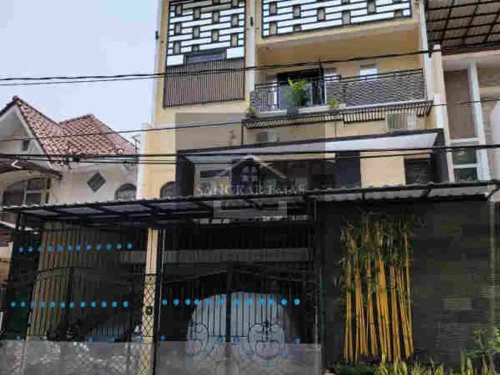 Dijual Cepat Rumah Bagus 3 Lantai di Perumahan Kelapa Gading