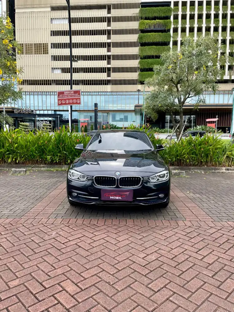 BMW 320I AT
NIK 2016
