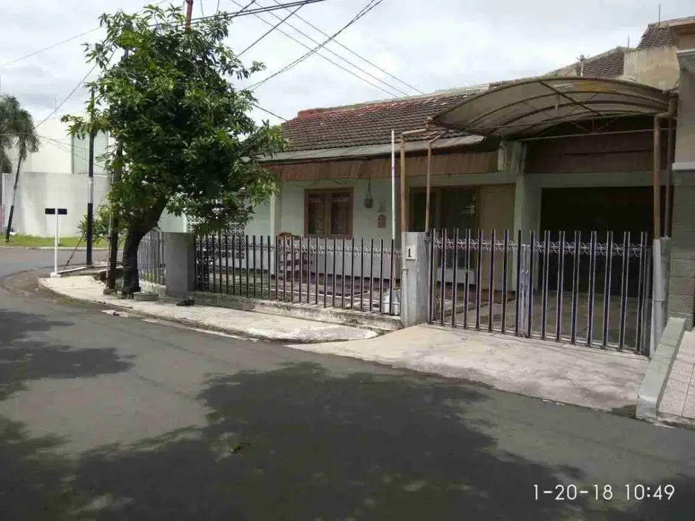 Rumah Hook Strategis Dekat Petra & Ubaya, Cuma 1,75 M!