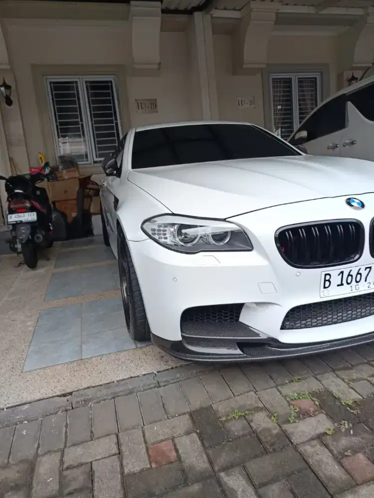 Salon mobil kinclong sperti baru menerima panggilan