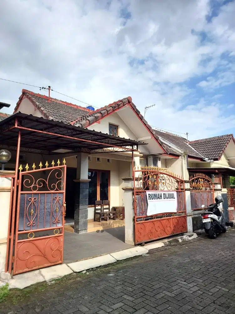 Rumah Lingkungan Perumahan di Nogotirto dekat Jalan Godean