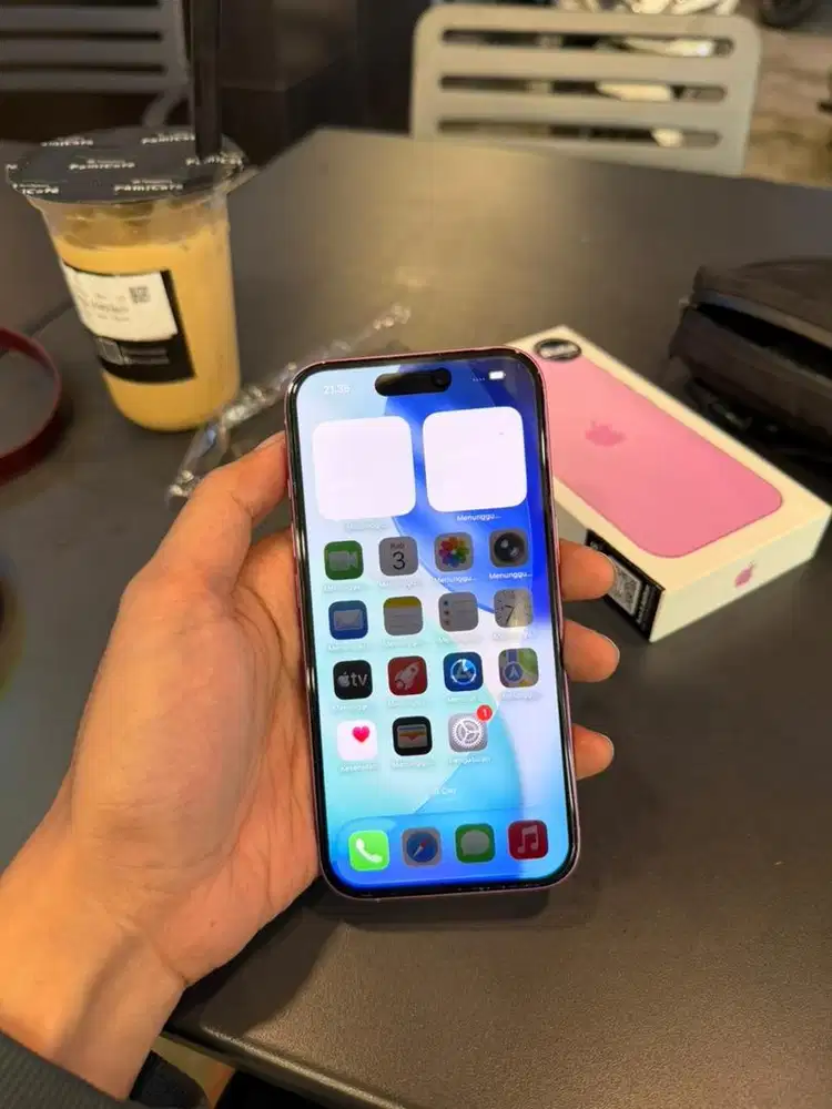 Iphone 16 128 like new