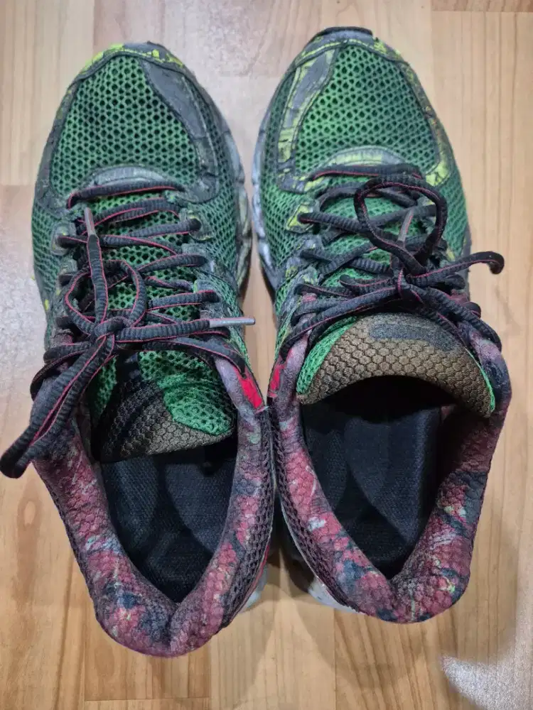 Sepatu jalan lari