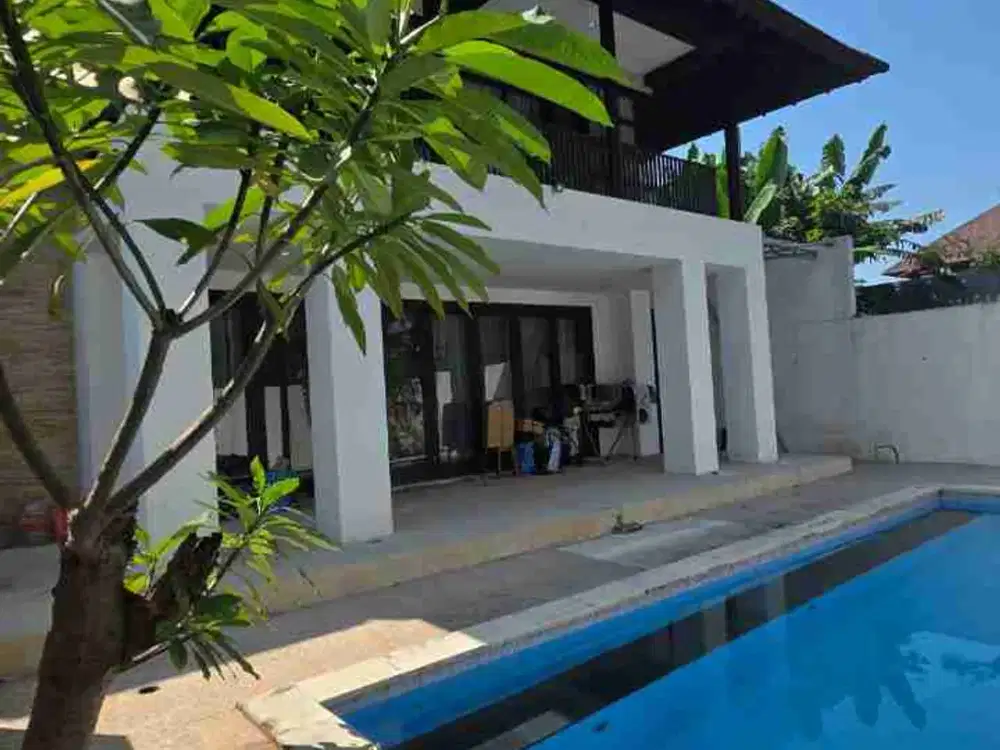 RARE LISTING
Rumah konsep Villa di lingkungan nyaman
ISEN, Sby Barat