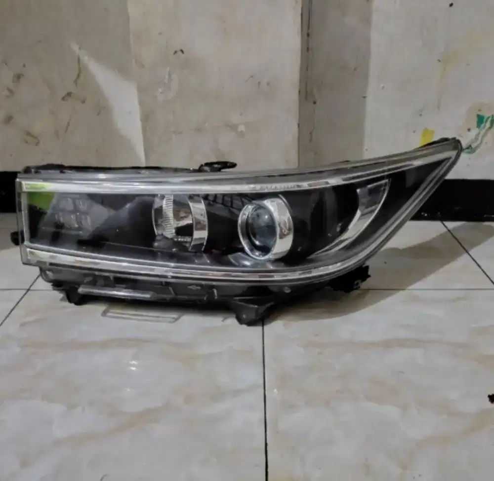Headlamp Toyota innova reborn type Q V 2016 up