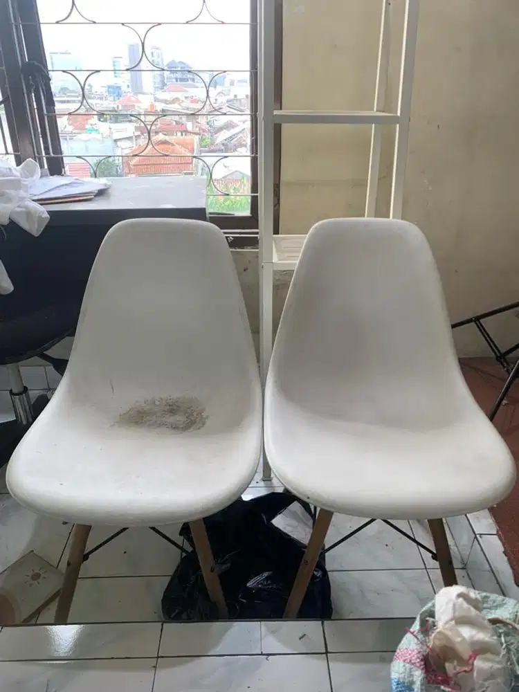KURSI PUTIH KANTOR