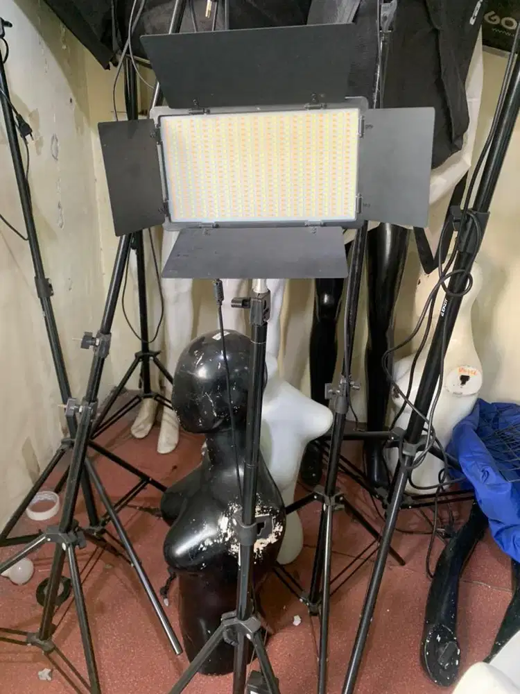 LAMPU STUDIO BESAR DAN KECIL