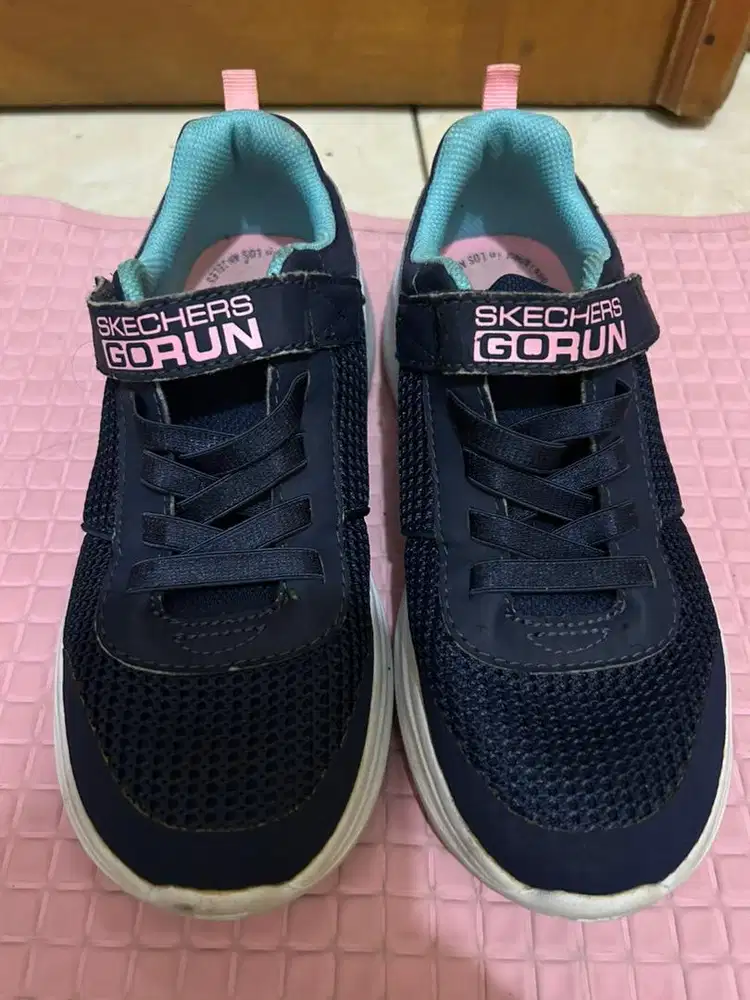 Sepatu sekolah anak skechers size 33 bekas second biru blue murah