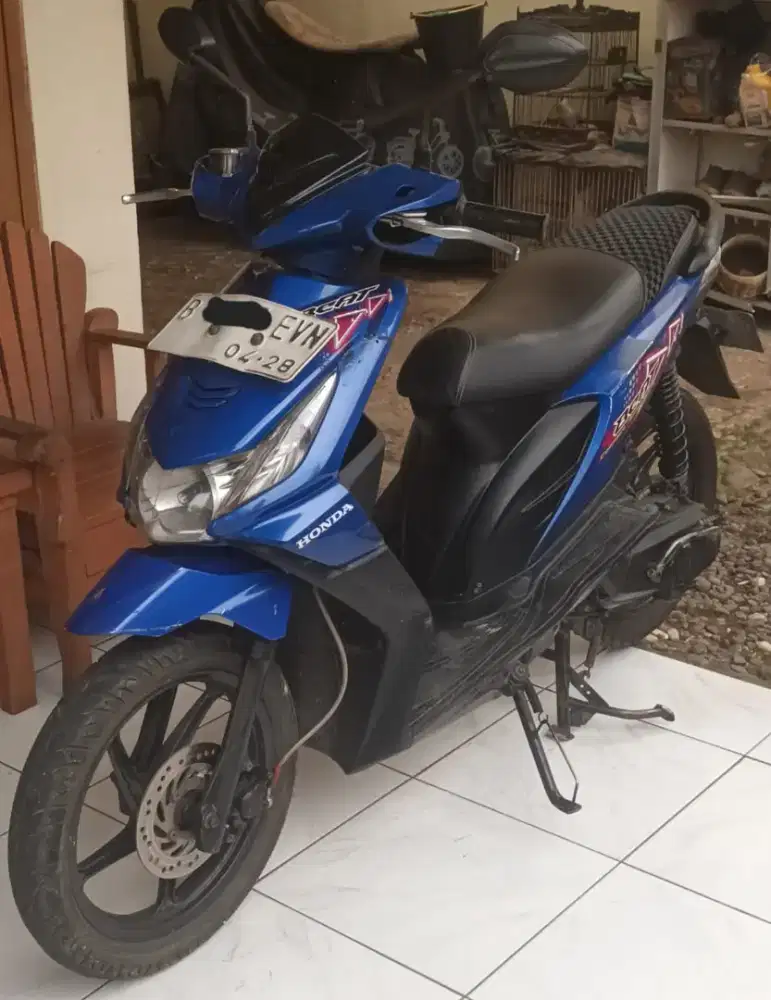 Honda Beat Karbu warna Hitam tahun 2011