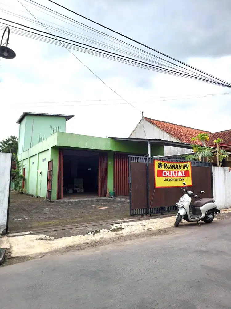 Rumah dan Ruang Usaha Halaman Luas di Purwomartani